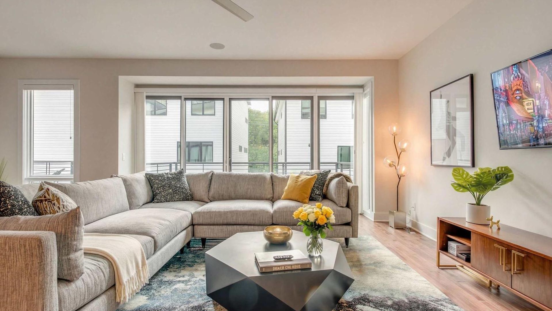 Holiday home Downtown Luxury - 10 Beds & Free Parking