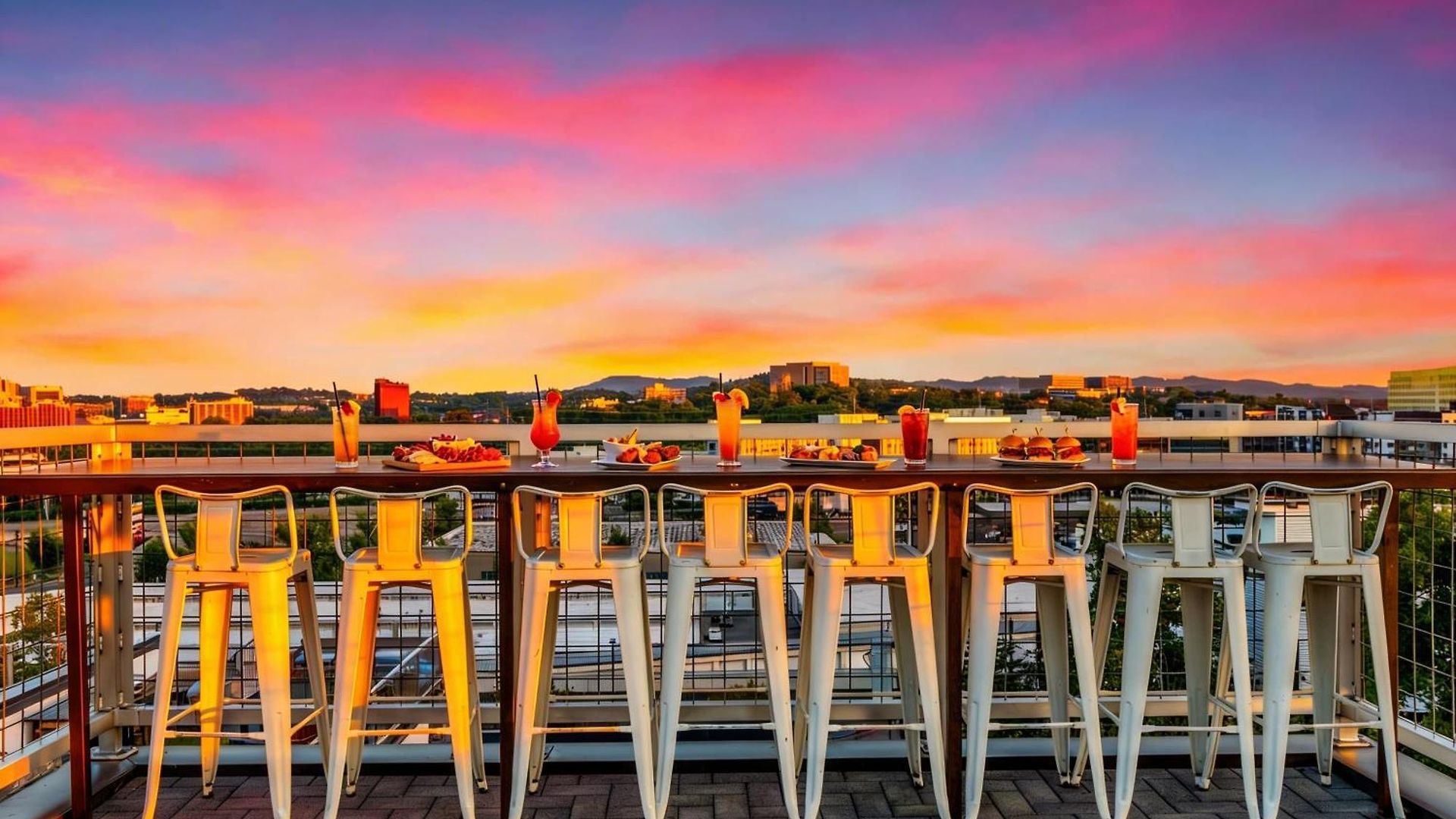 Luxury Retreat: Rooftop Hot Tub Double Deck & Game Holiday home Nashville