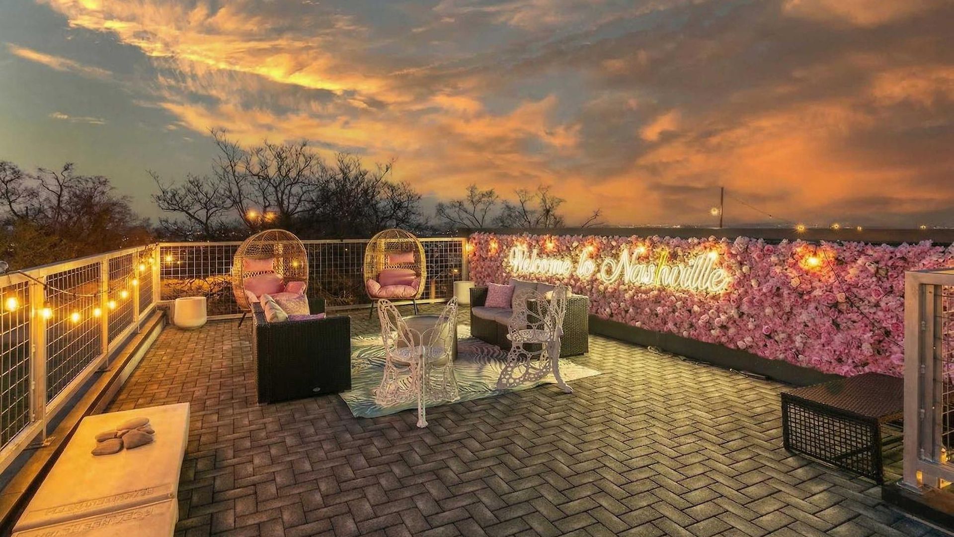 Holiday home Luxury Retreat: Rooftop Hot Tub Double Deck & Game *