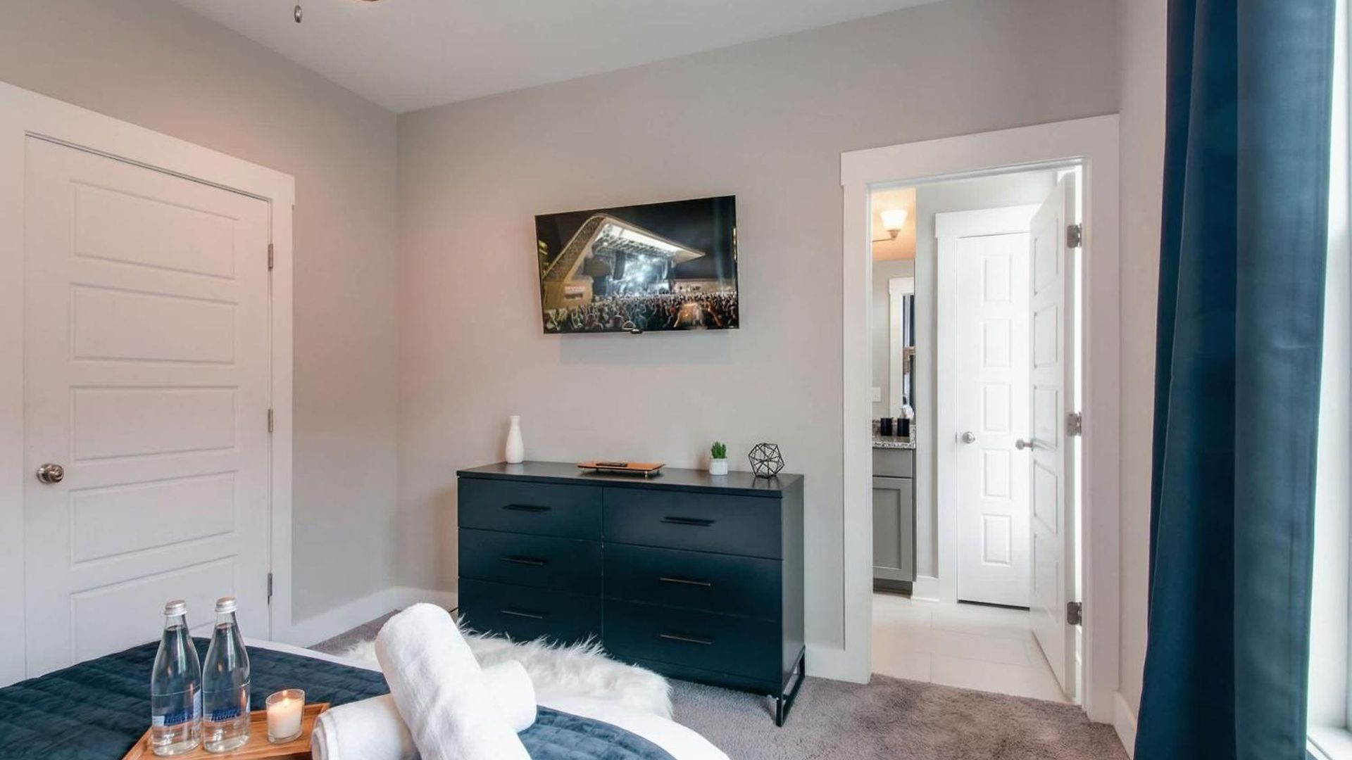 Close To The Gulch - Book Today *