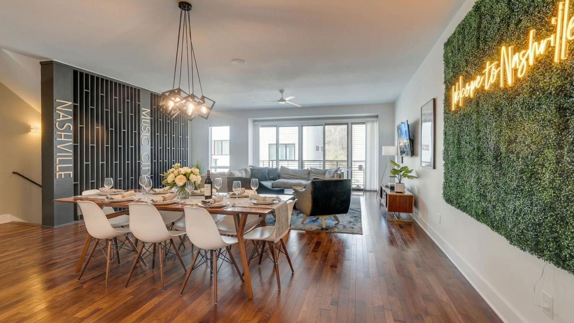 Downtown Luxury - 10 Beds & Free Parking *
