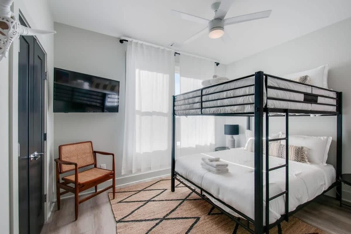 East Nash Lux - 13 Beds & Views Holiday home Nashville