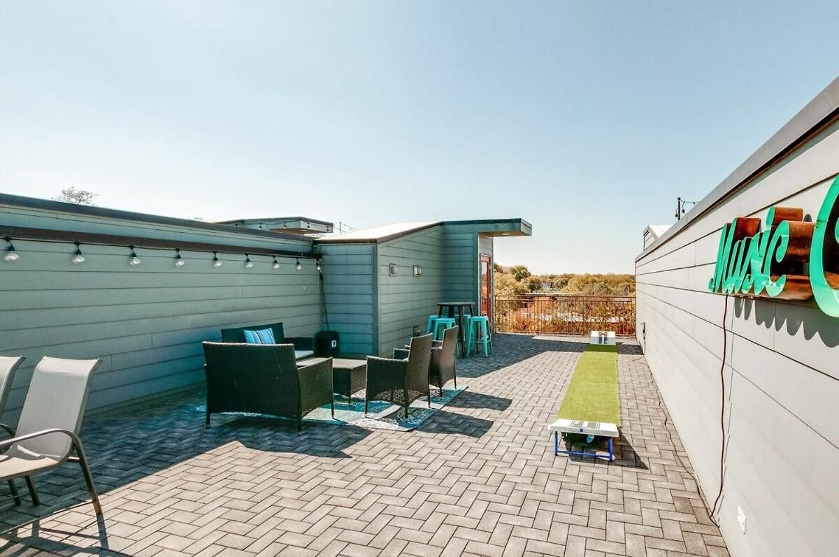 Game And Skydeck - Book Today Holiday home