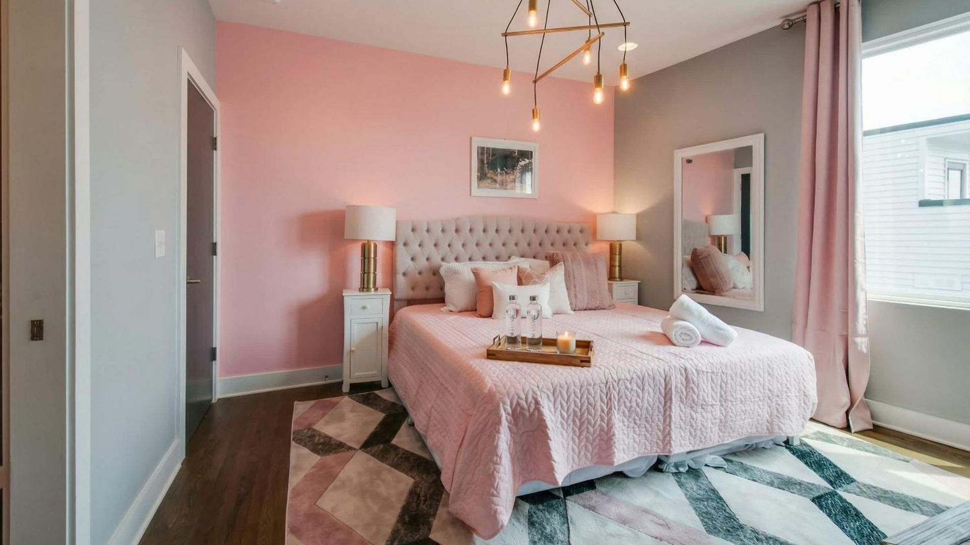 King & Queen 2 Homes - 24 Beds Views Holiday home Nashville