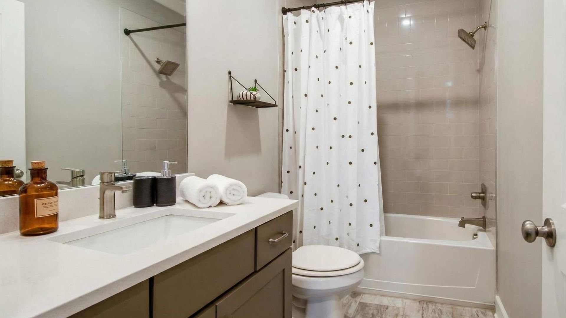 Close To The Gulch - Book Today Nashville