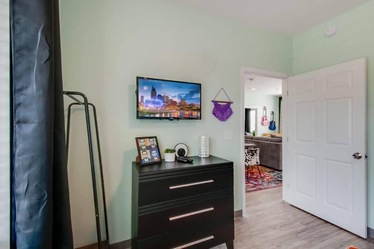 Apartment New 4 Bedroom Near Dt Walk To Restaurants Nashville