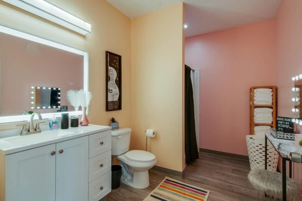 New 4 Bedroom Near Dt Walk To Restaurants Apartment Nashville