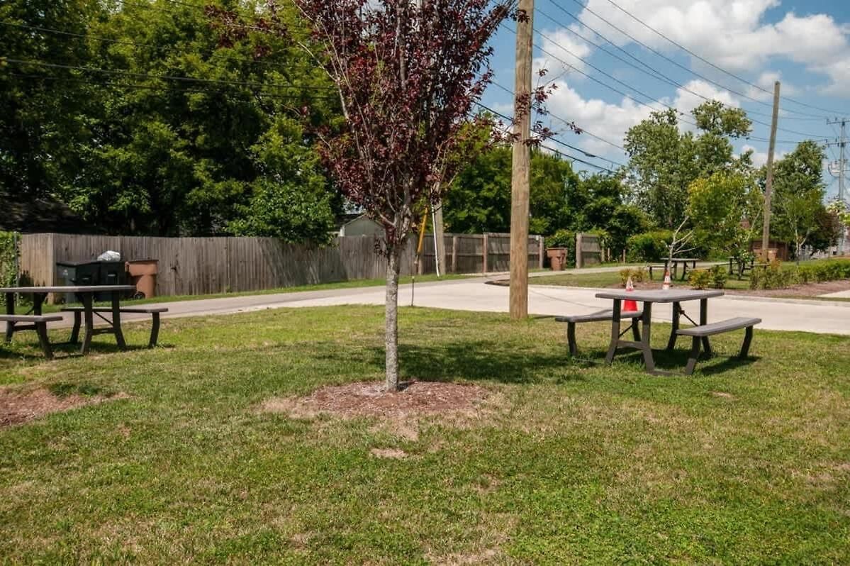 New 4 Bedroom Near Dt Walk To Restaurants Apartment Nashville