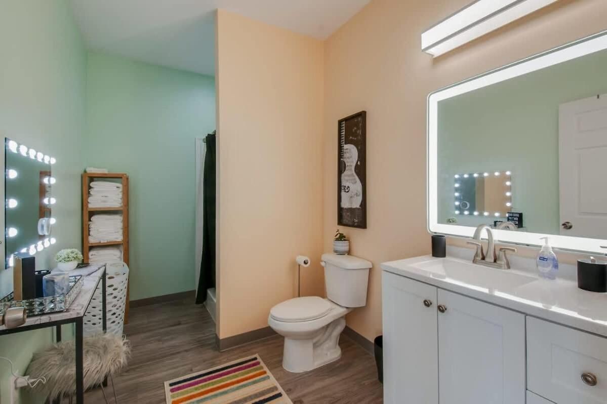Apartment New 4 Bedroom Near Dt Walk To Restaurants Nashville