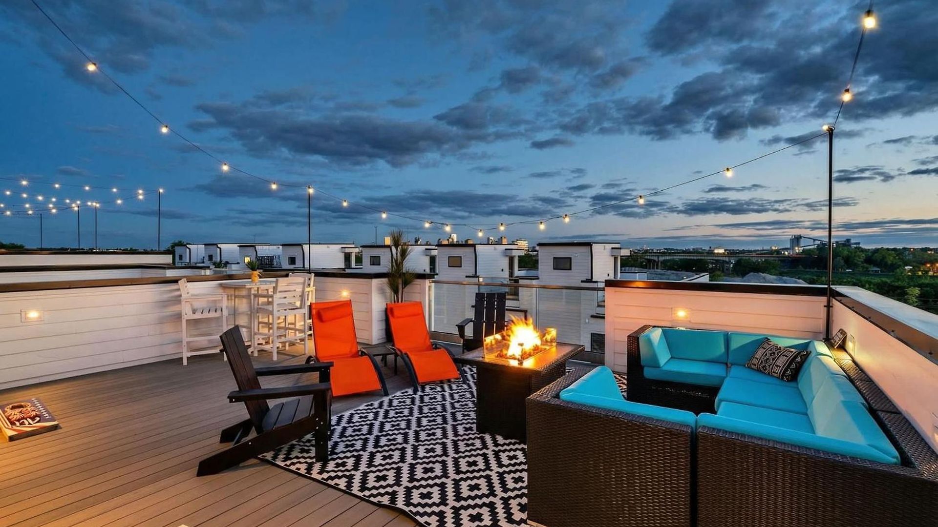 New We Roll Rooftop - Hot Tub With Views - 13 Beds Holiday home *