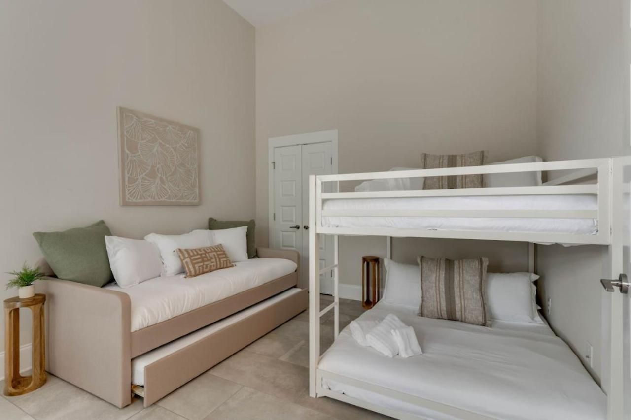Holiday home Unforgettable Townhome-close To Broadway-10 Beds! *