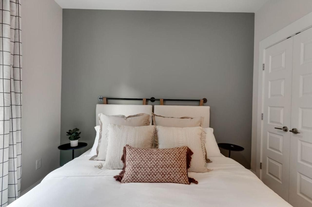 Unforgettable Townhome-close To Broadway-10 Beds! Holiday home