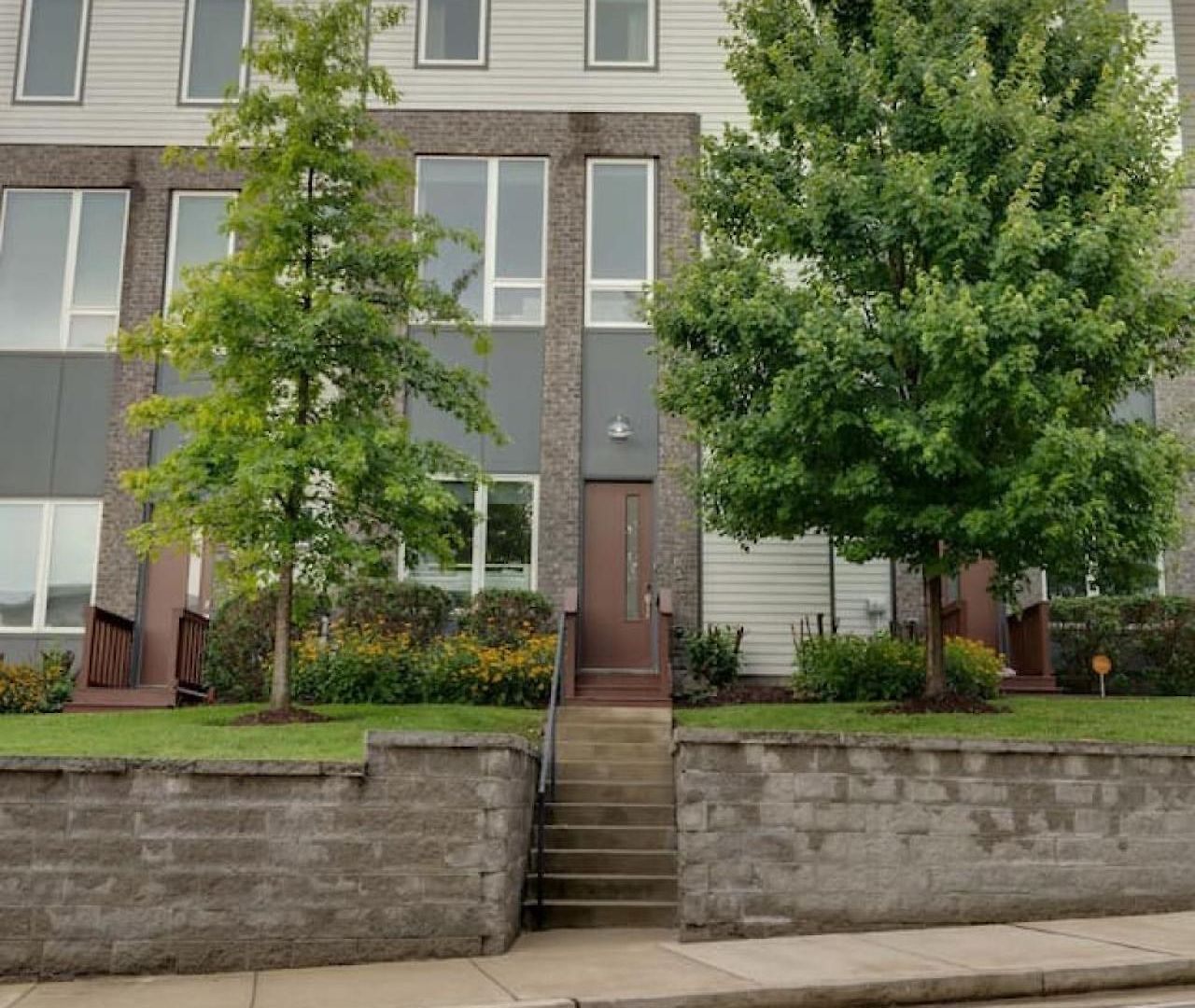 Unforgettable Townhome-close To Broadway-10 Beds! Holiday home *