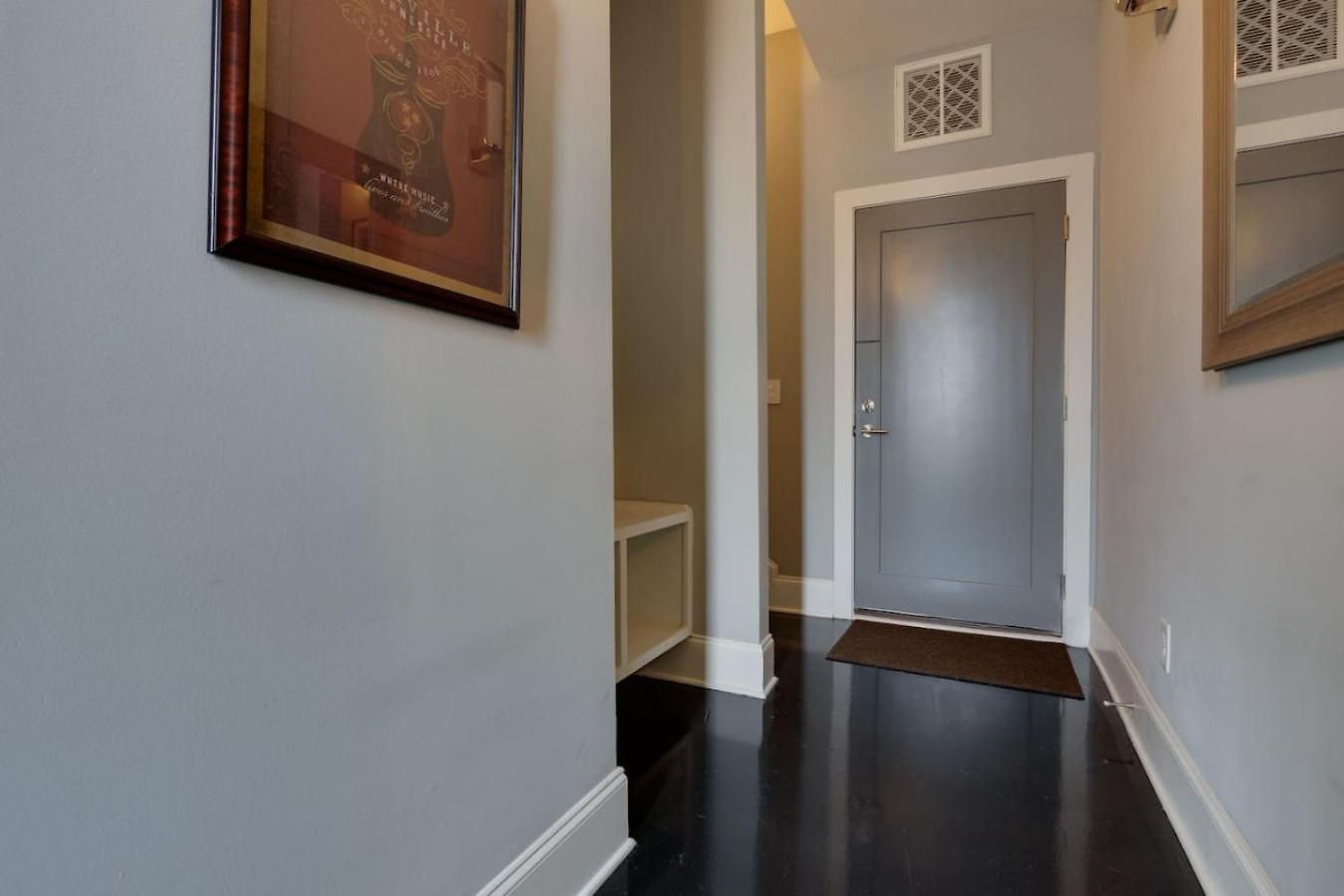 Beautiful 3 Bedroom! Near Broadway-12th S-gulch Holiday home Nashville