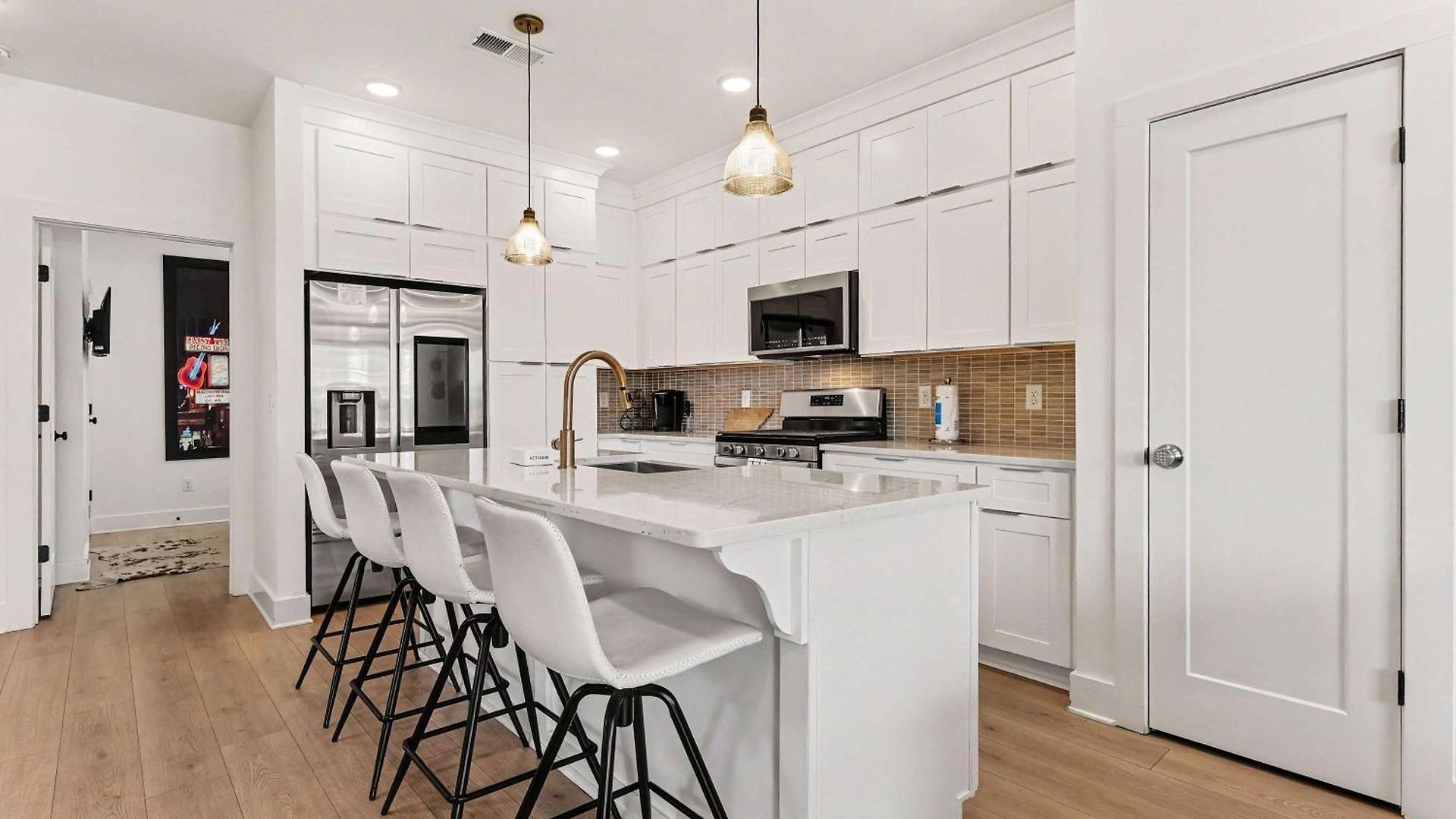 Beautiful Balcony Sleeps 12 4 Miles From Broadway Nashville