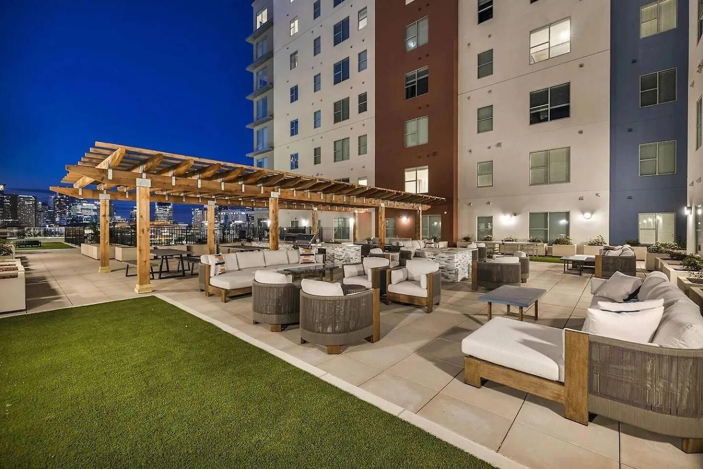 2br, Haven At Gulch W/ Rooftop Pool & Views Apartment *