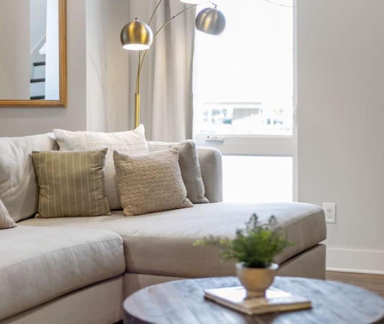 East Nash 3Br/3.5Ba | Rooftop Fire Pit + Views *