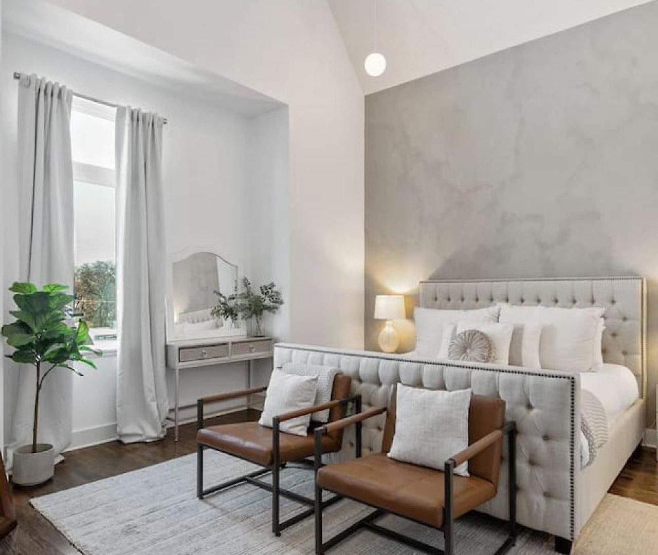 East Nash 3Br/3.5Ba | Rooftop Fire Pit + Views *