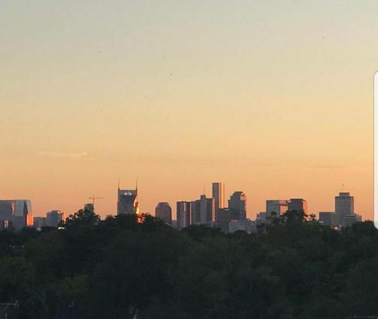 East Nash 3Br/3.5Ba | Rooftop Fire Pit + Views *