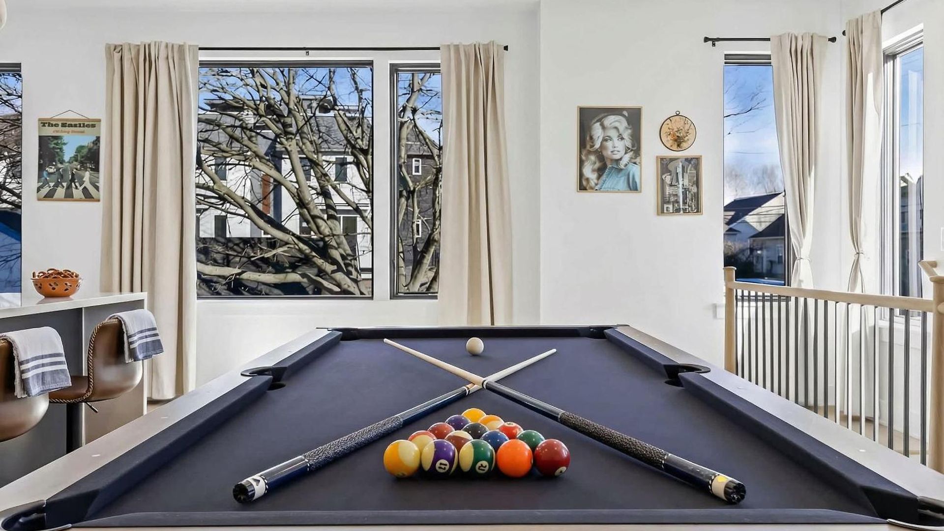 Hot Tub Poker Pool Table & Rooftop Mls View *