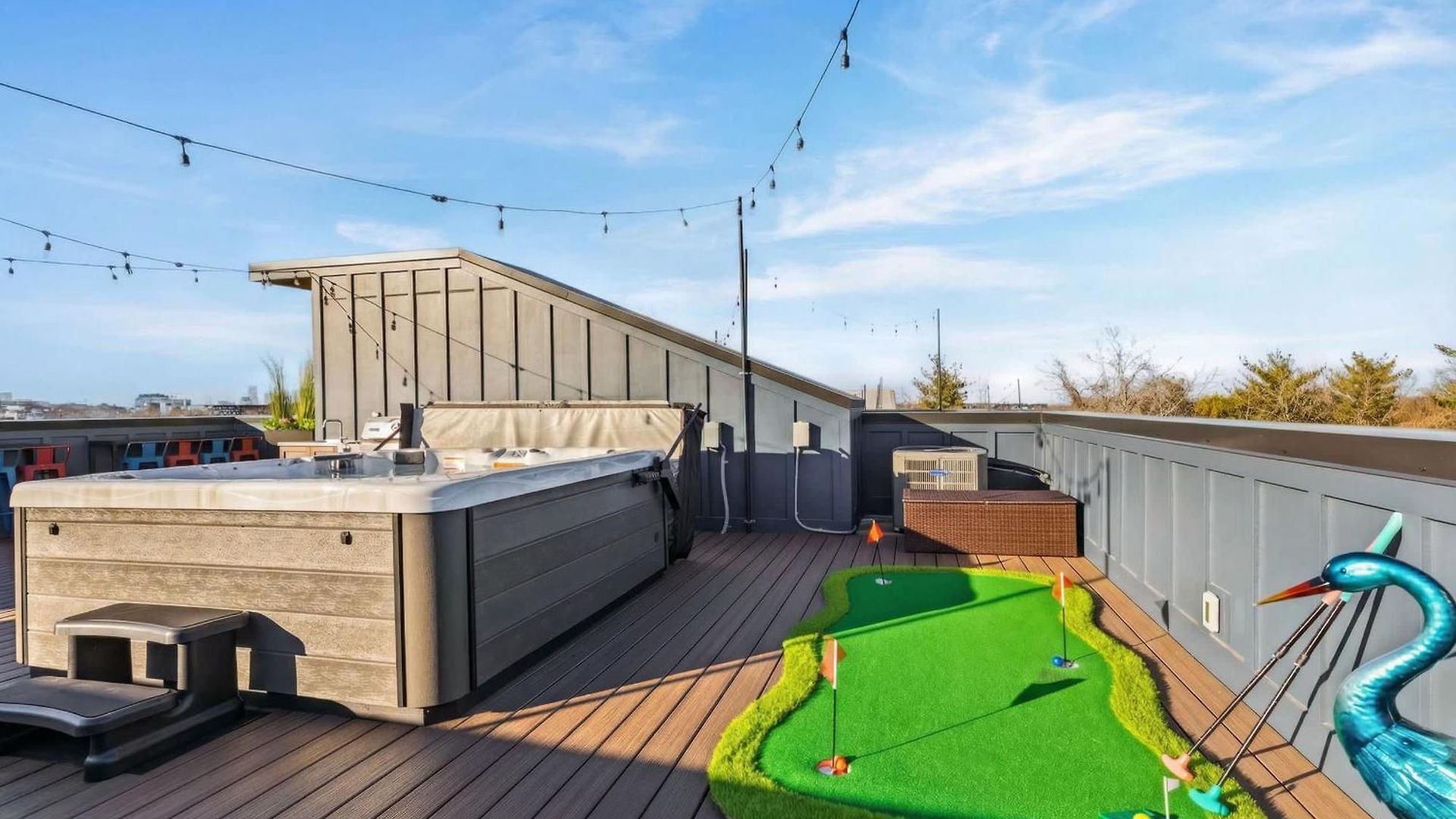 Hot Tub Poker Pool Table & Rooftop Mls View Holiday home *