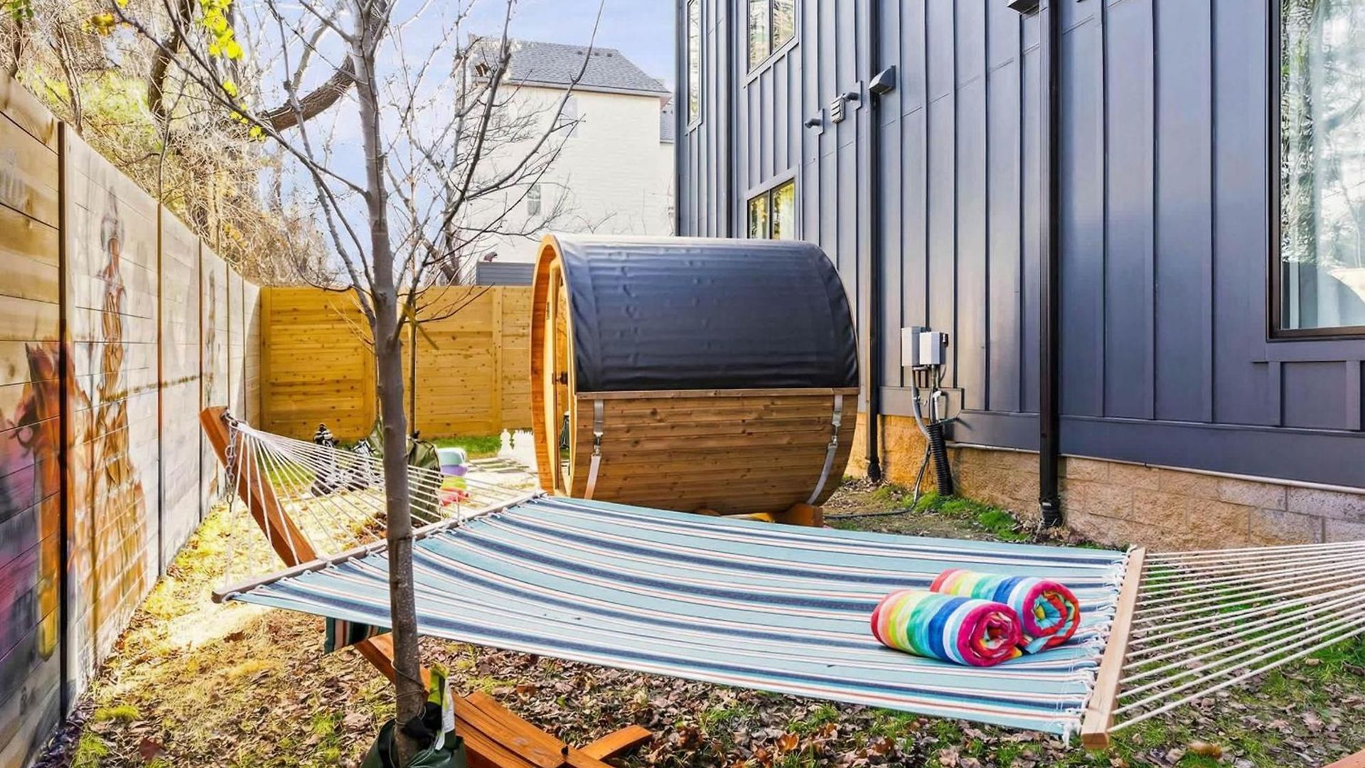 Hot Tub Poker Pool Table & Rooftop Mls View Holiday home *