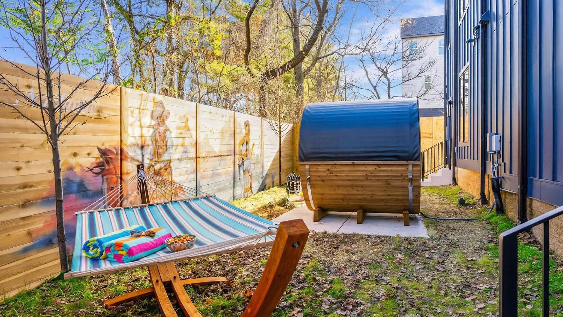 Hot Tub Poker Pool Table & Rooftop Mls View Holiday home