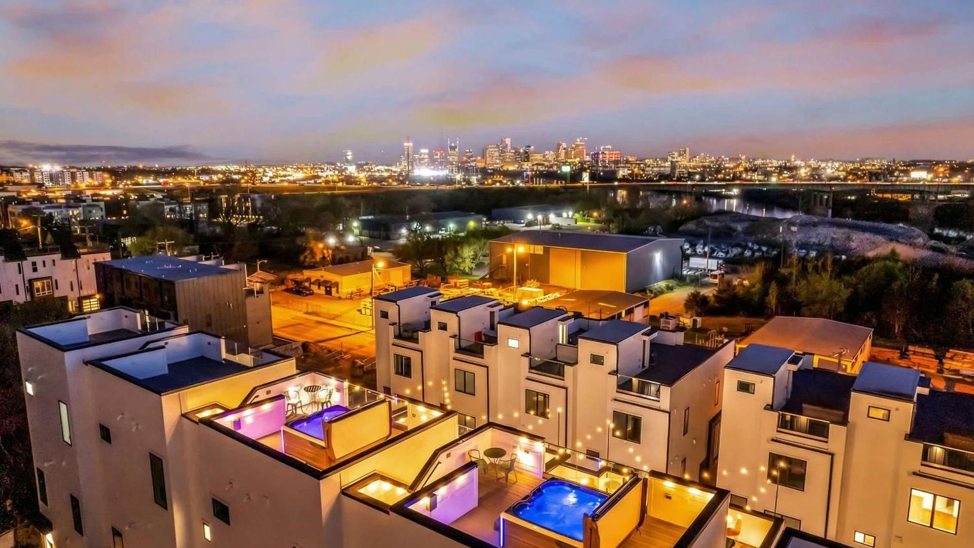 Holiday home Taylor Swift Inspired Hot Tub Rooftop Deck Views