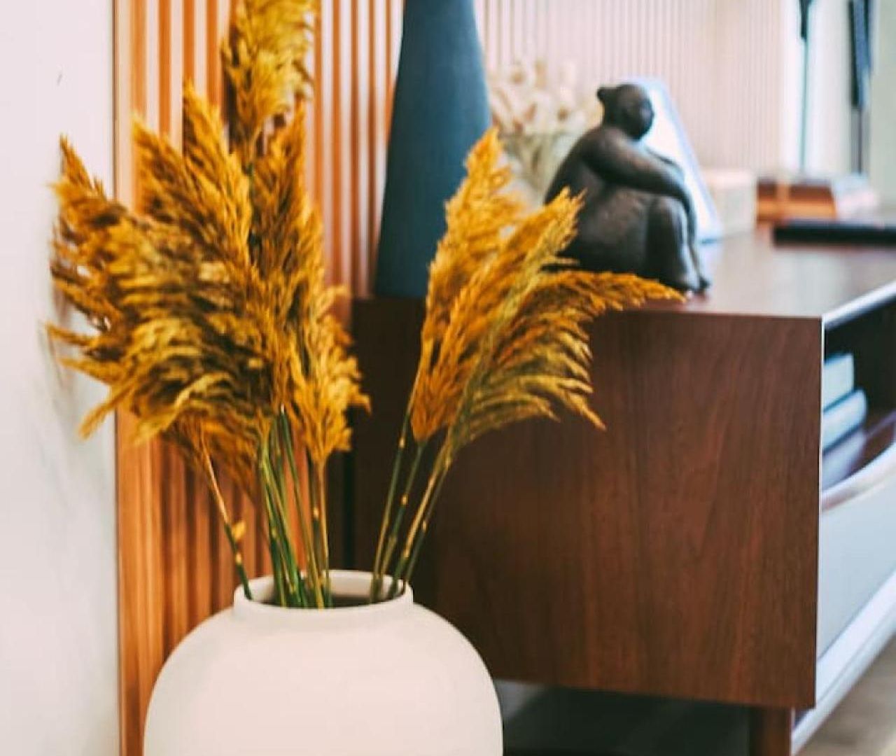 Layla's Downtown Nash Retreat | Walk To Broadway - Pool, Gym, Private Balcony, And More!