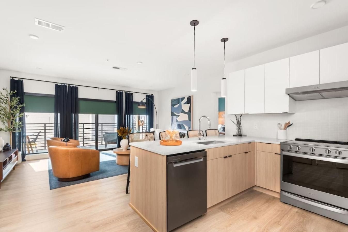 Holiday home Layla's Downtown Nash Retreat | Walk To Broadway - Pool, Gym, Private Balcony, And More! *