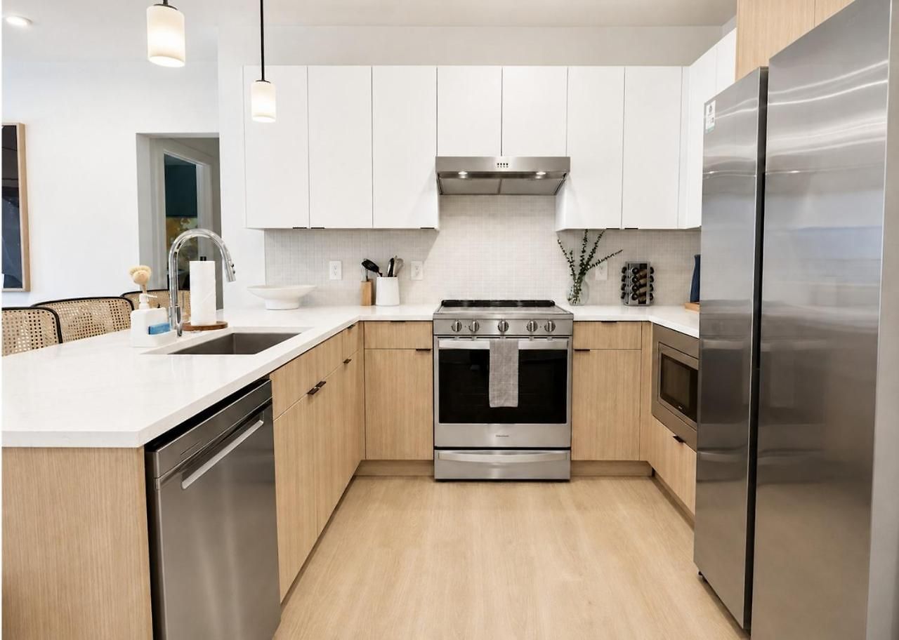 Holiday home Layla's Downtown Nash Retreat | Walk To Broadway - Pool, Gym, Private Balcony, And More!