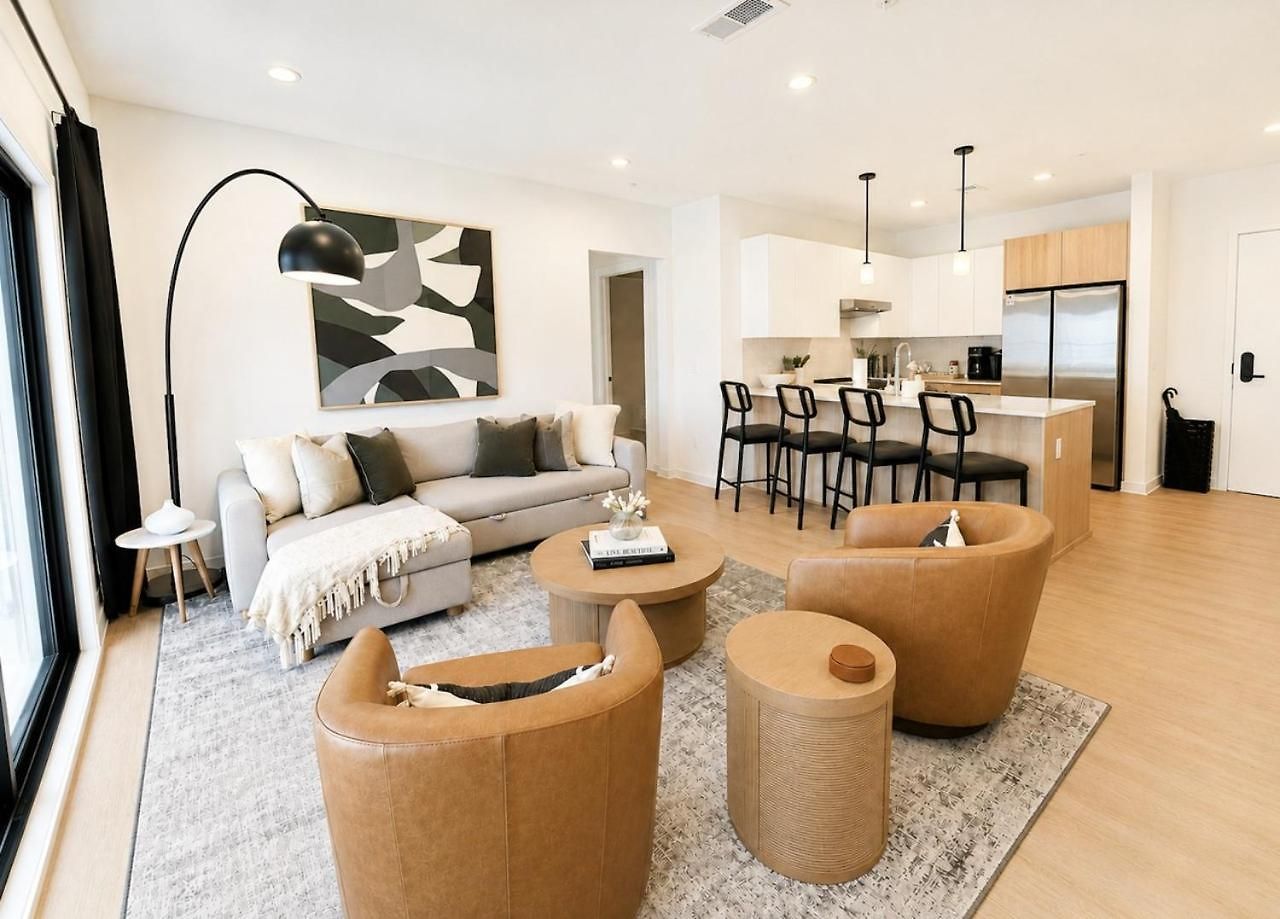 Holiday home Layla's Downtown Nash Retreat | Walk To Broadway - Pool, Gym, Private Balcony, And More! *