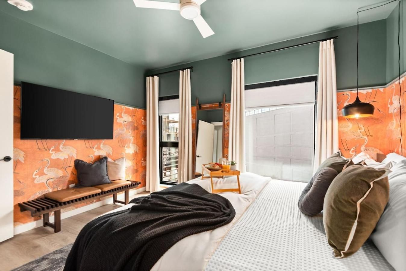 Layla's Downtown Nash Retreat | Walk To Broadway - Pool, Gym, Private Balcony, And More! * Nashville