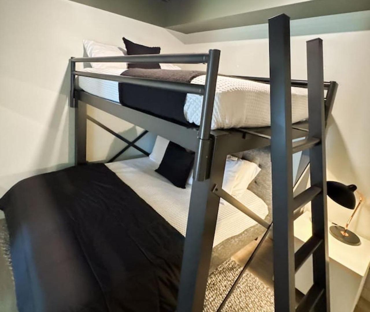Layla's Downtown Nash Retreat | Walk To Broadway - Pool, Gym, Private Balcony, And More! * Nashville