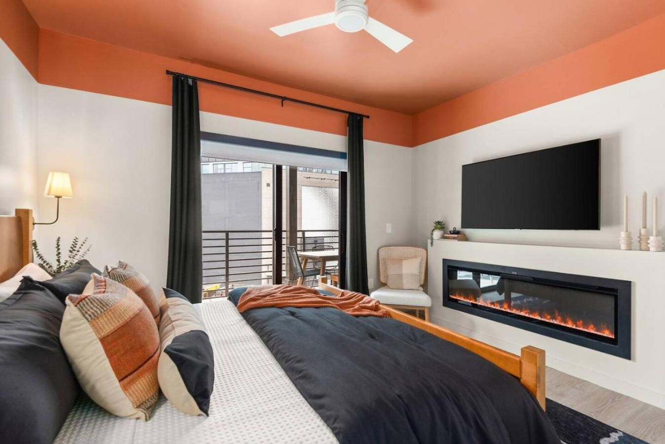 Layla's Downtown Nash Retreat | Walk To Broadway - Pool, Gym, Private Balcony, And More! Holiday home Nashville