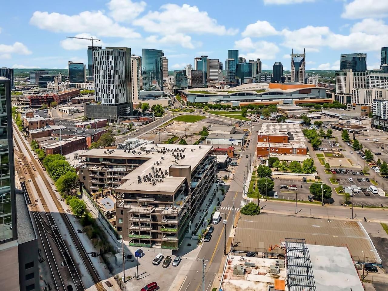Layla's Downtown Nash Retreat | Walk To Broadway - Pool, Gym, Private Balcony, And More!