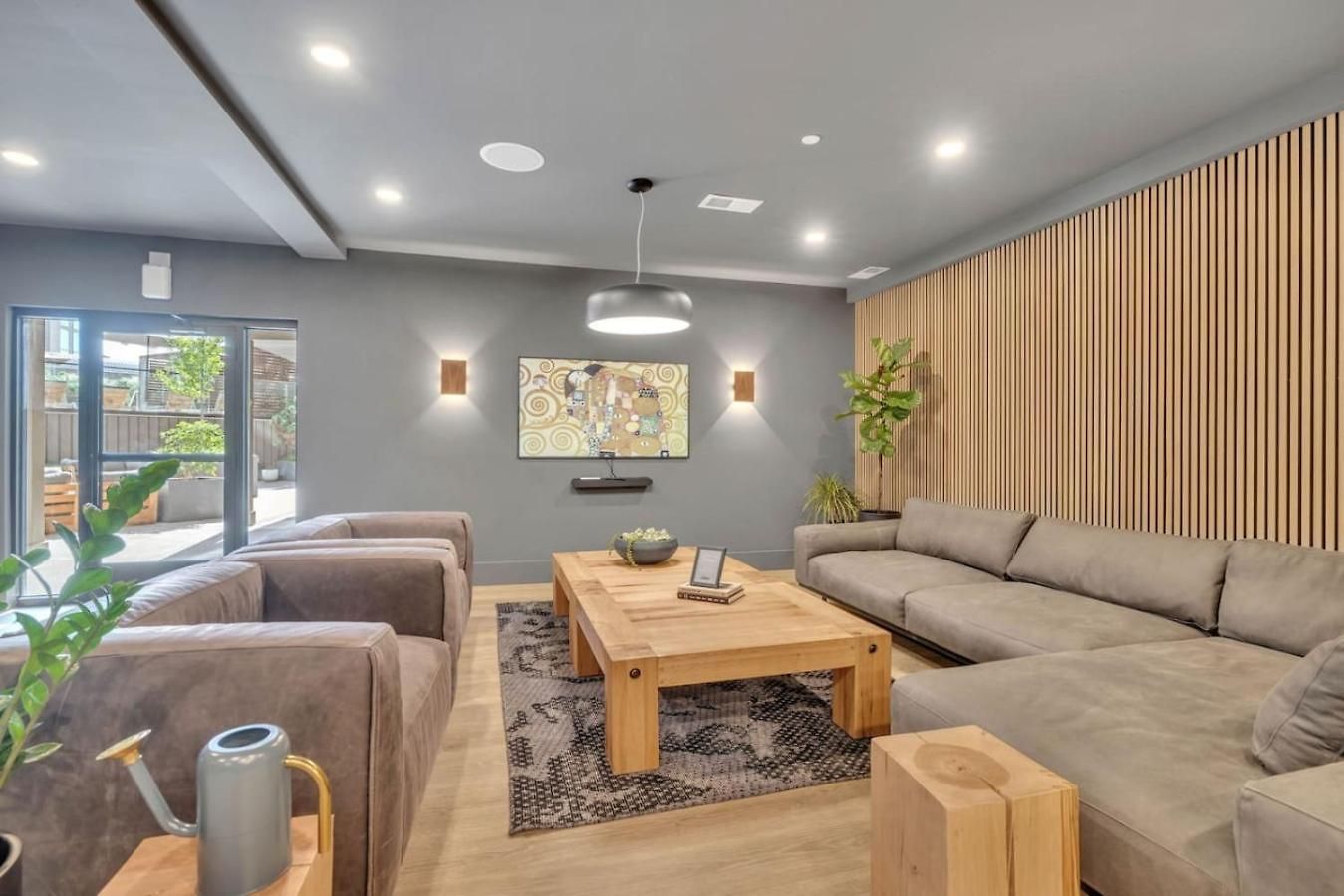 Holiday home Layla's Downtown Nash Retreat | Walk To Broadway - Pool, Gym, Private Balcony, And More!