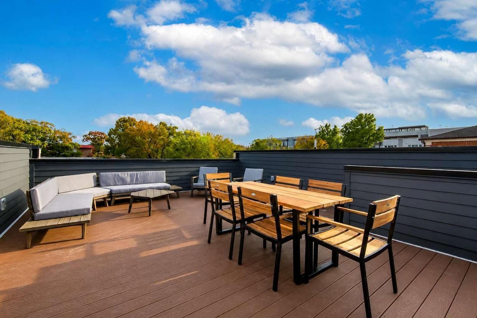 Stylish West End With Rooftop & Patio Holiday home Nashville