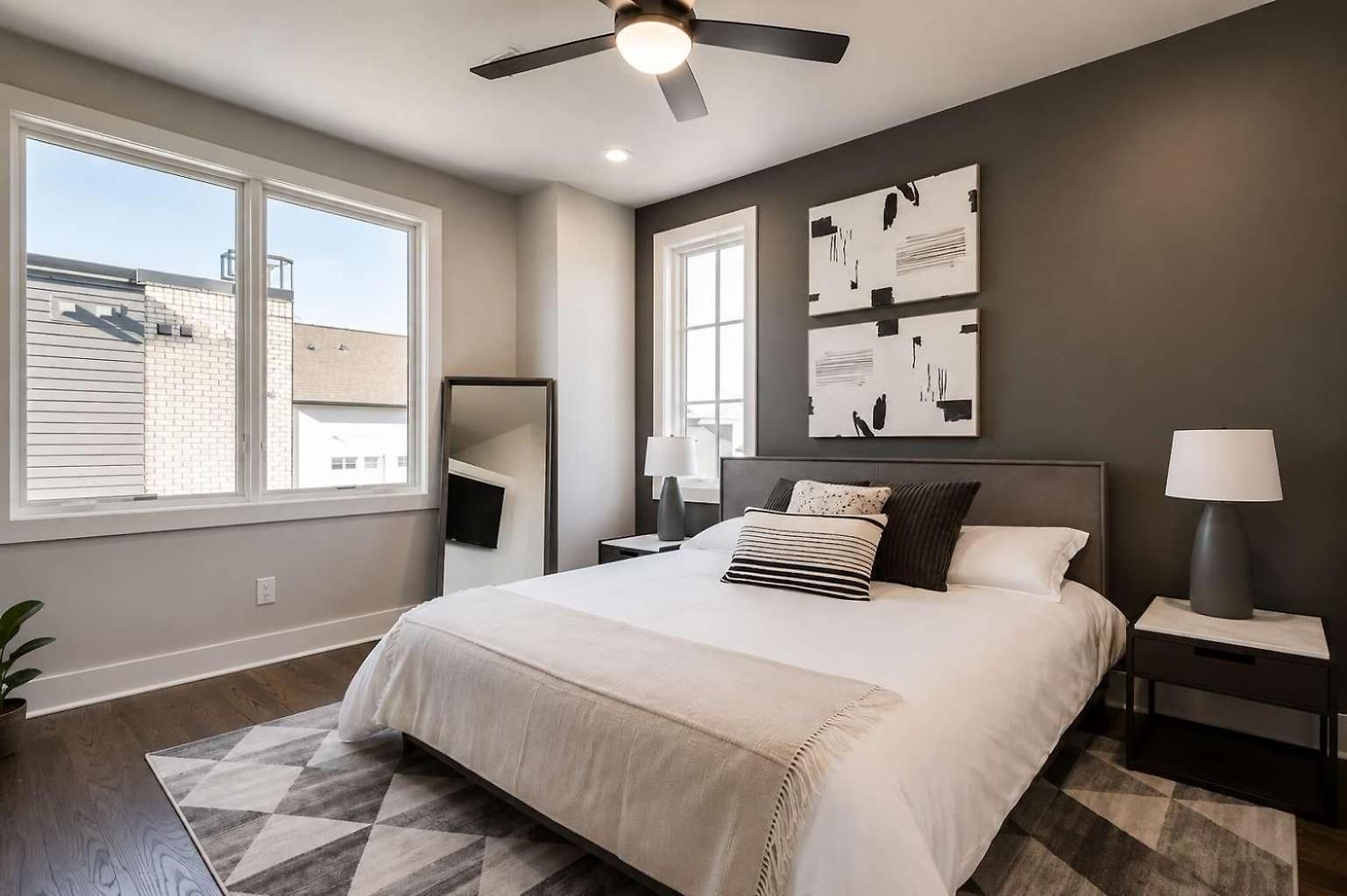 2 West End Homes Minutes To Broadway Holiday home *