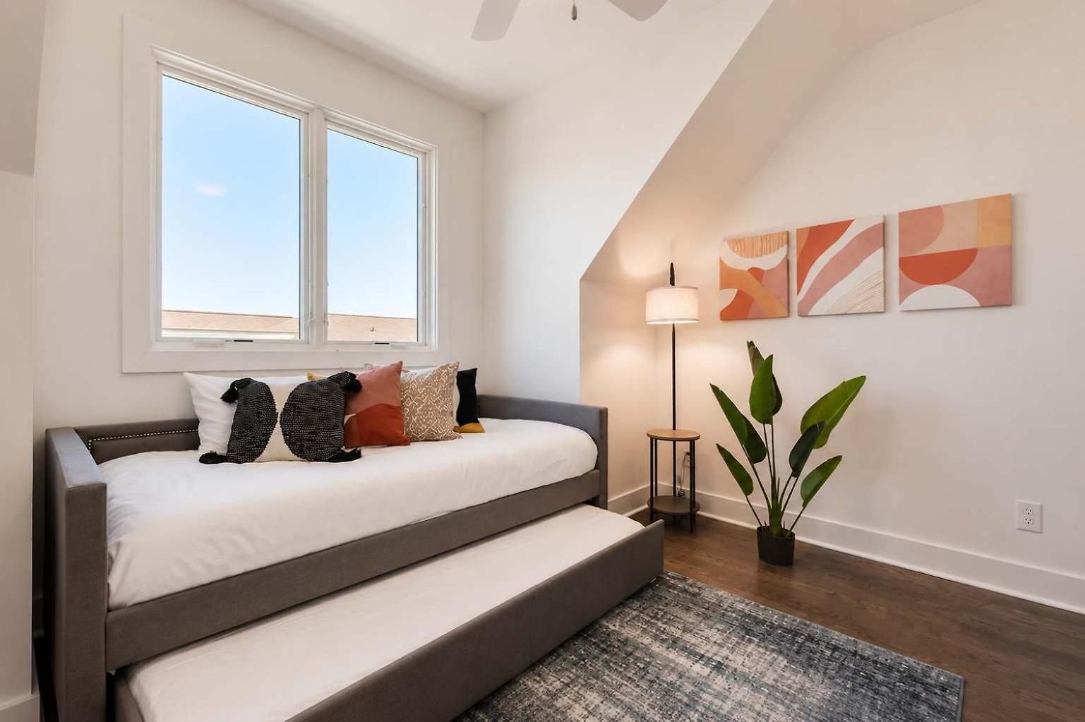 West End Getaway Balcony Near Broadway *