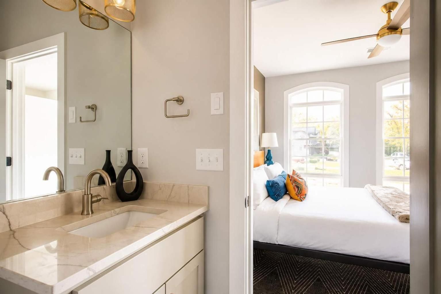 Holiday home Stylish West End With Rooftop & Patio *