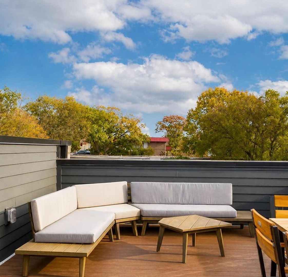 Holiday home Stylish West End With Rooftop & Patio