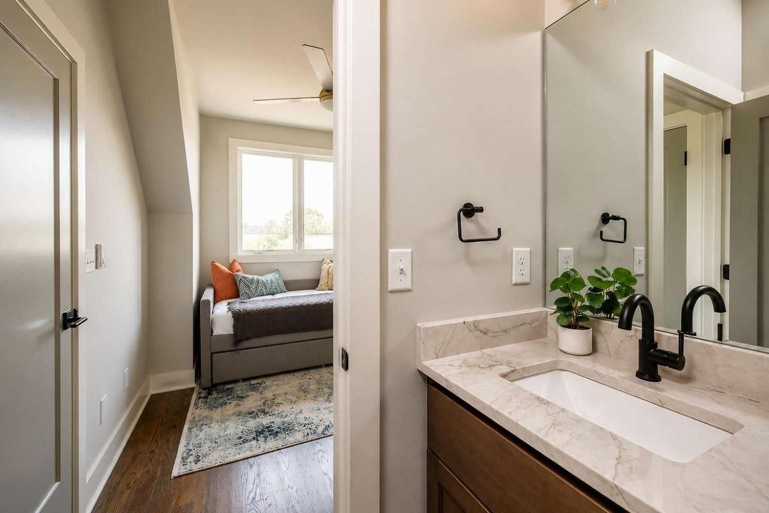 Stylish West End With Rooftop & Patio Nashville