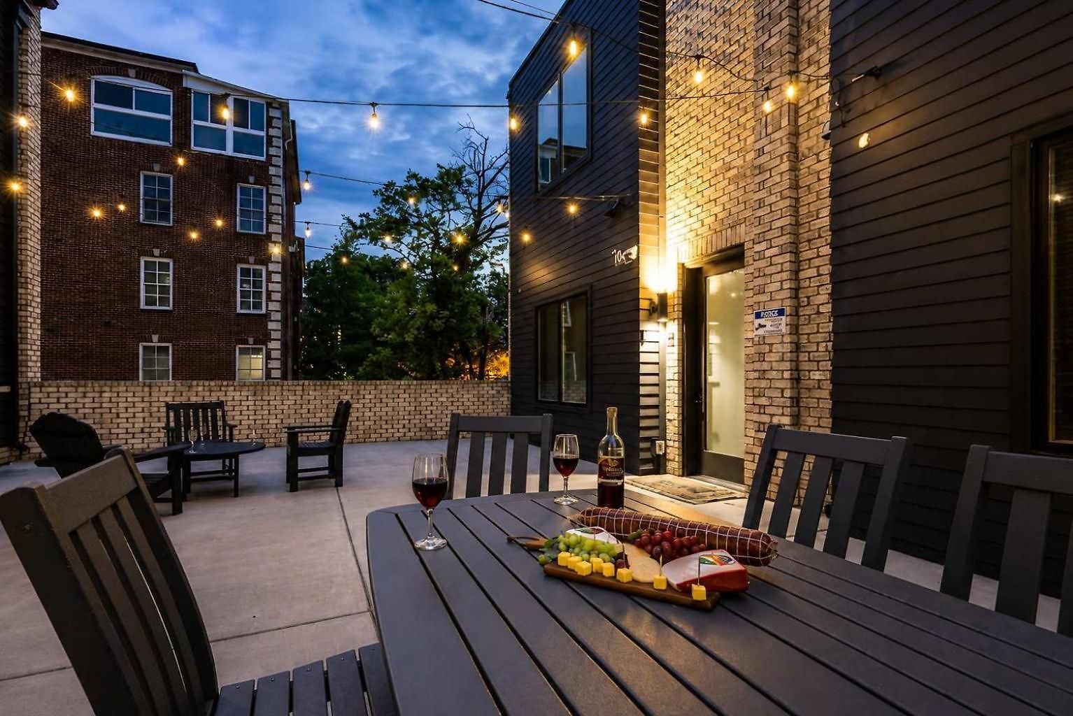 2 West End Homes Minutes To Broadway