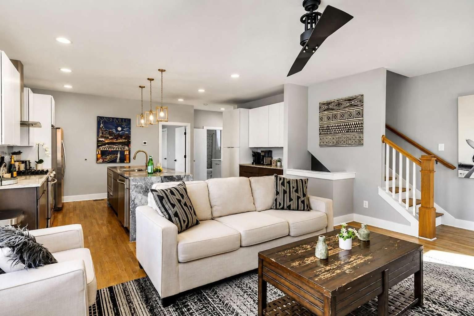 Spacious Close To Belmont Rooftop Holiday home *