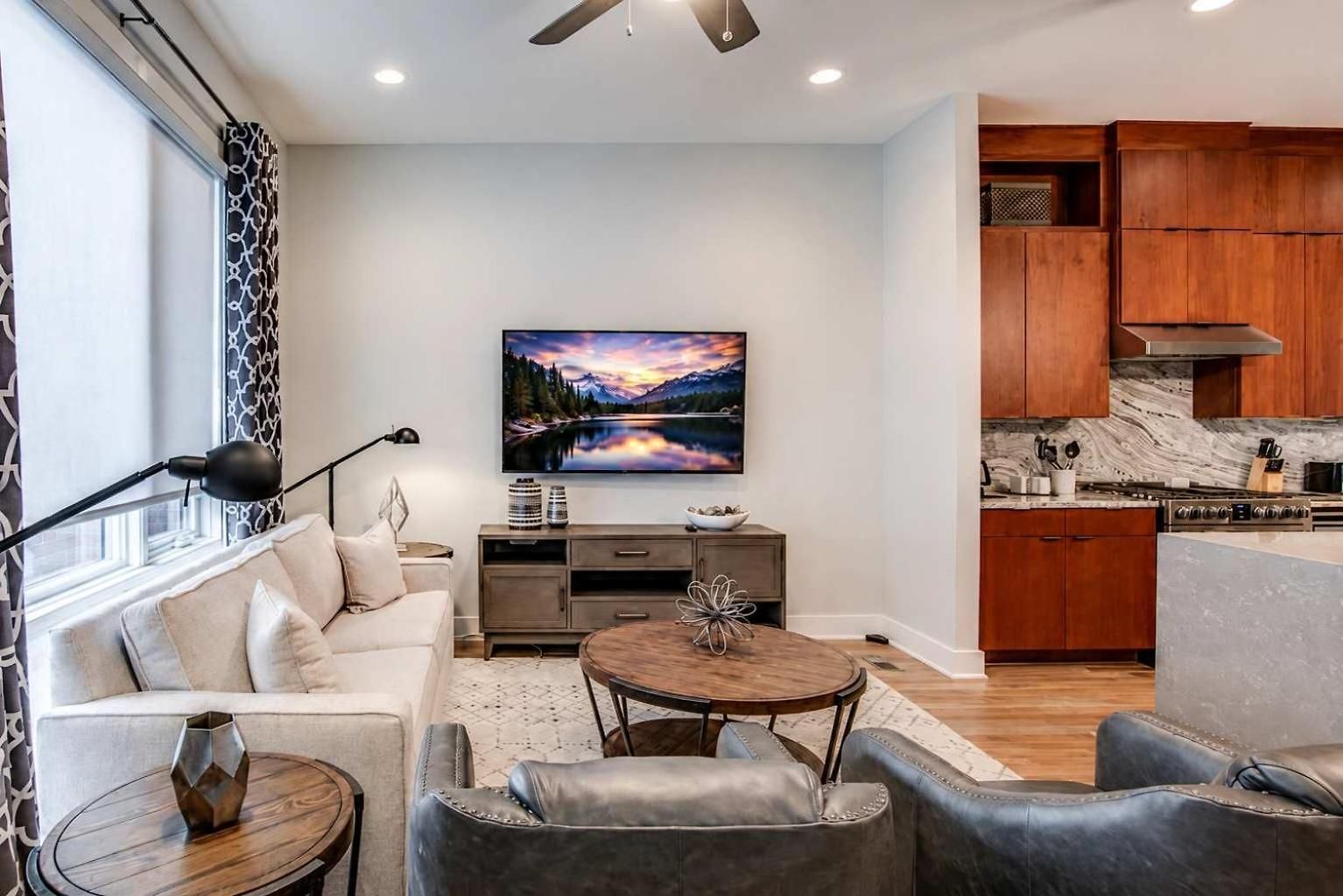 Two Homes - Accommodates 24 Guests Holiday home Nashville