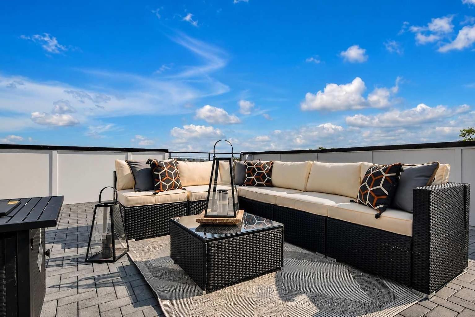 Two Large Homes Minutes To Downtown Holiday home *