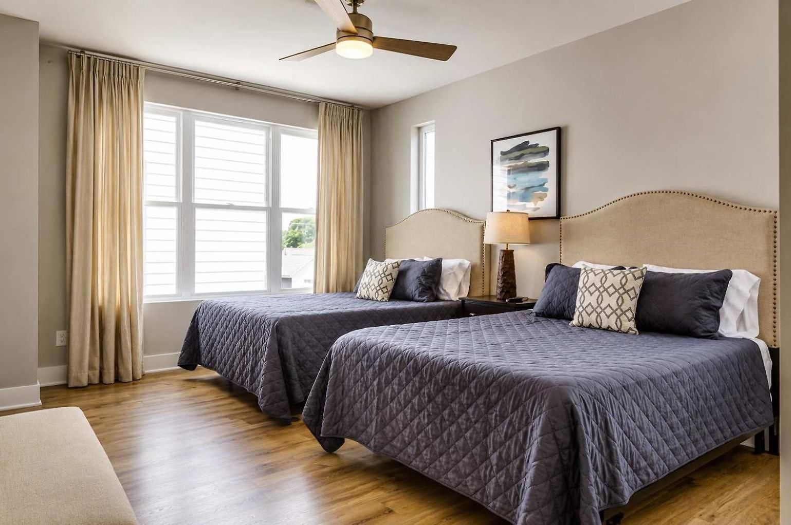 Holiday home Spacious Close To Belmont Rooftop *