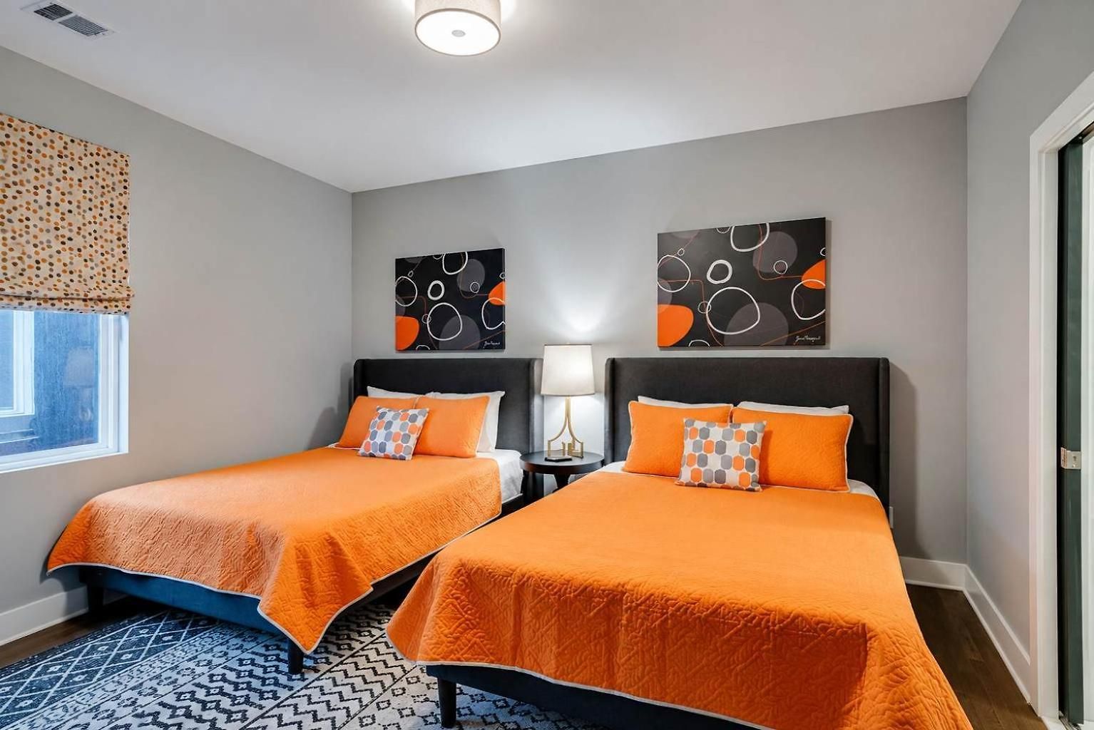 Honky Tonk Hangout - Minutes To Downtown - Rooftop Holiday home *