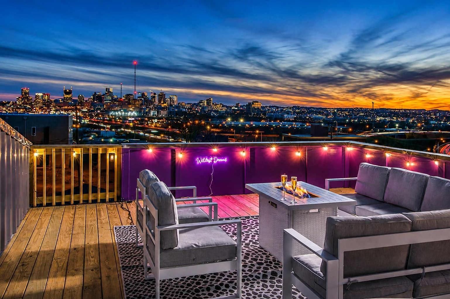 Rooftop Skyline Views - Private Hot Tub - Fire Pit *